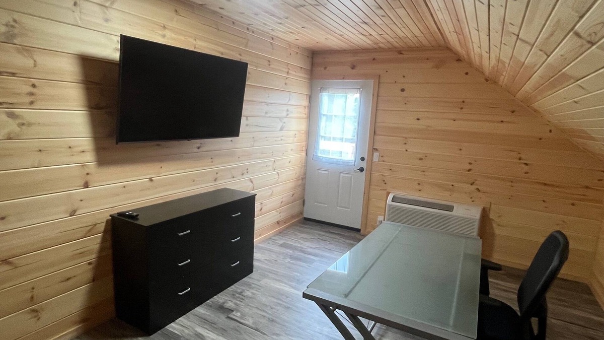 Kelleys Island House | Charming cottage - New in 2024 with AC and Golf cart on peaceful Kelleys Island