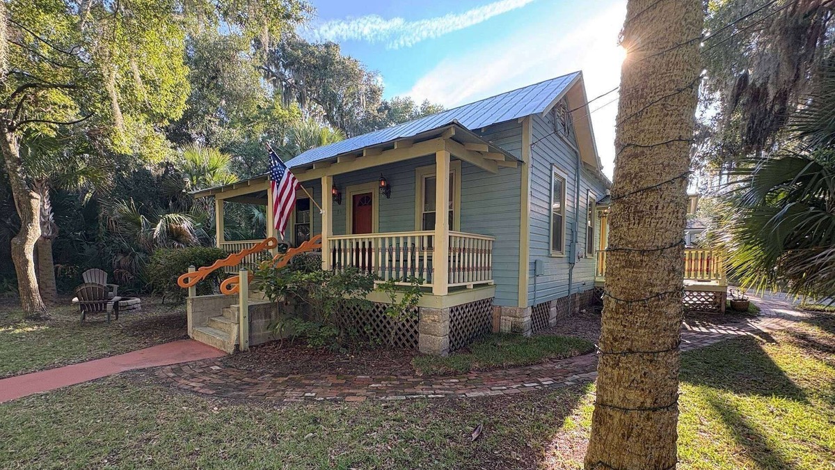St. Augustine House | Charming Cottage, Bike to Downtown Attractions, Private Fenced Yard, Hot Tub, $300 in Free Tickets!