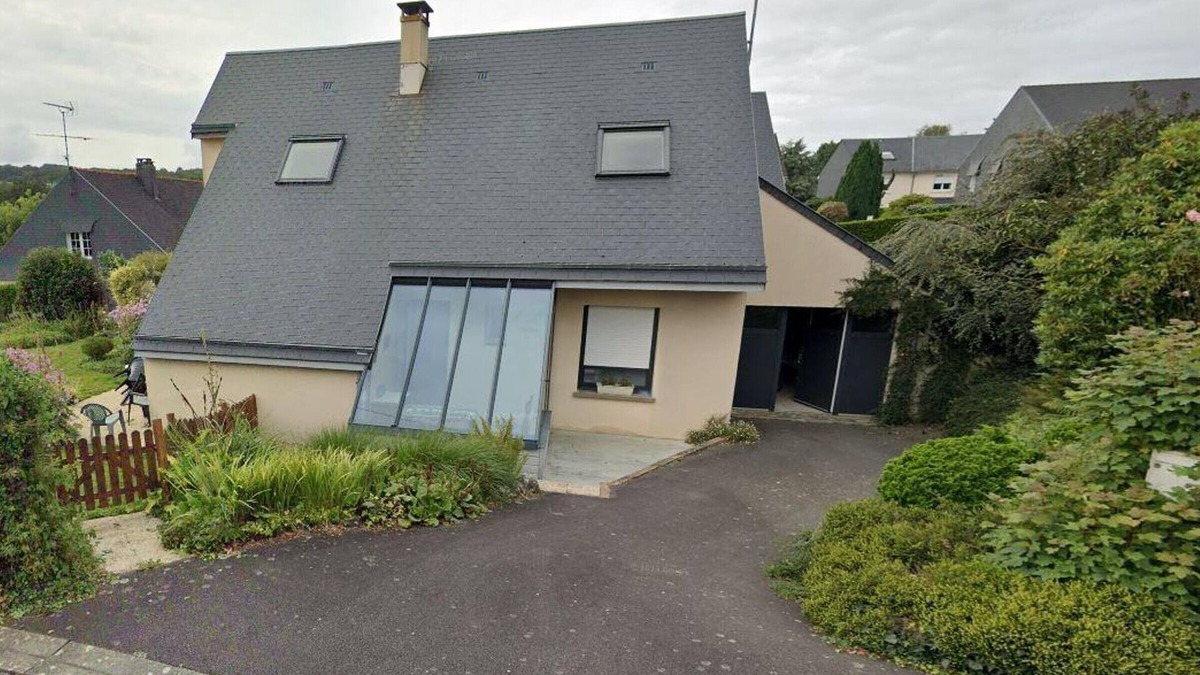 Le Neufbourg Cottage | Charming Cottage with Bucolic Garden, Near Waterfalls & Greenway, Fully Equipped with Bikes