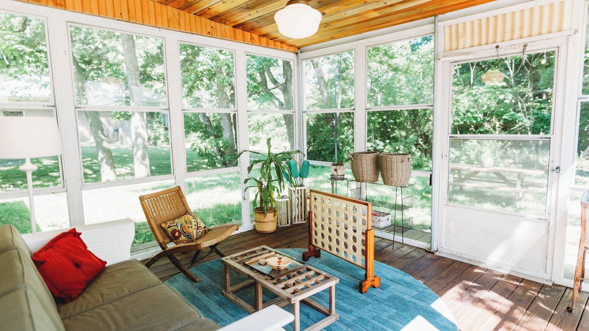 Bridgman Cottage | Charming Cottage w/HOT TUB - 5 Min from LAKE MICHIGAN!