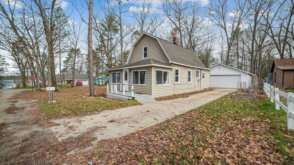 Grayling Cottage | Charming Cottage w/Lake Access and private Fire Pit