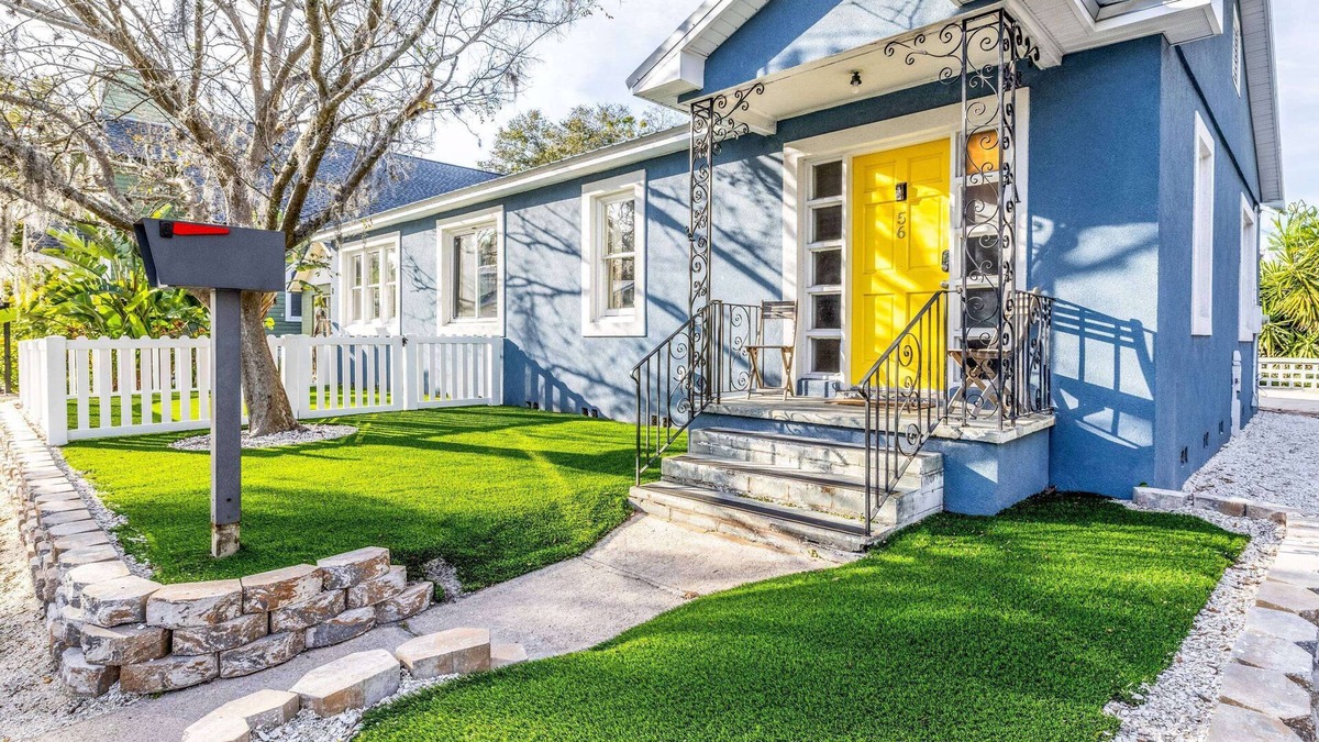 Downtown Historic District House | Charming Cottage, Walk to Historic Attractions, Restaurants, Minutes to Beach, $300 in Free Tickets!