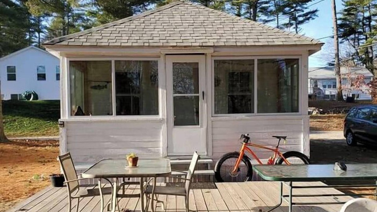 Raymond Cottage | Charming Cottage w/Water Access on Crescent Lake - Perfect Couple’s Getaway!