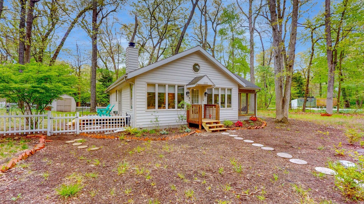 New Buffalo House | Charming cottage with gas grill, golf cart, central AC, washer/dryer