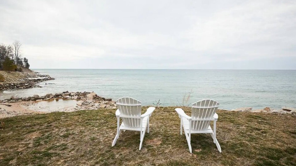Mears Cottage | Charming Cottage with 180 degree views of Lk Michigan- short walk to sand dunes