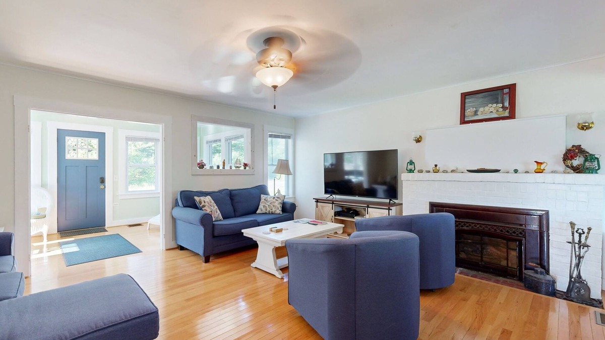 Ellsworth Cottage | Charming Cottage with Cozy Comfort and Easy Access to Outdoor Adventures