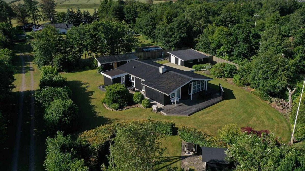 Logstor House | Charming cottage with large fenced garden
