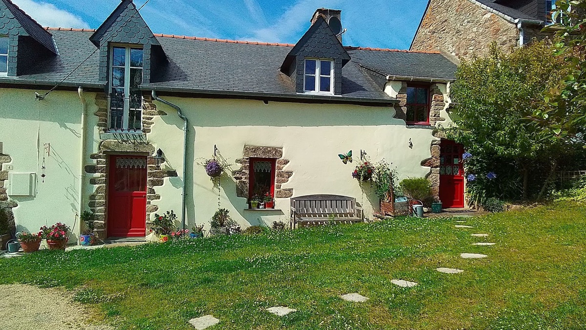 Beganne Cottage | Charming cottage with enclosed garden in peaceful countryside. Pet welcome.