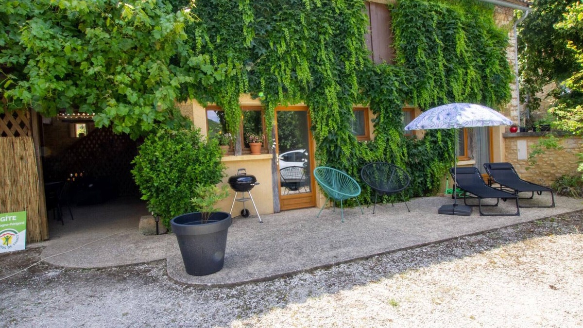 Daglan Cottage | Charming Cottage with Fireplace, Terrace, and Close to Dordogne Attractions