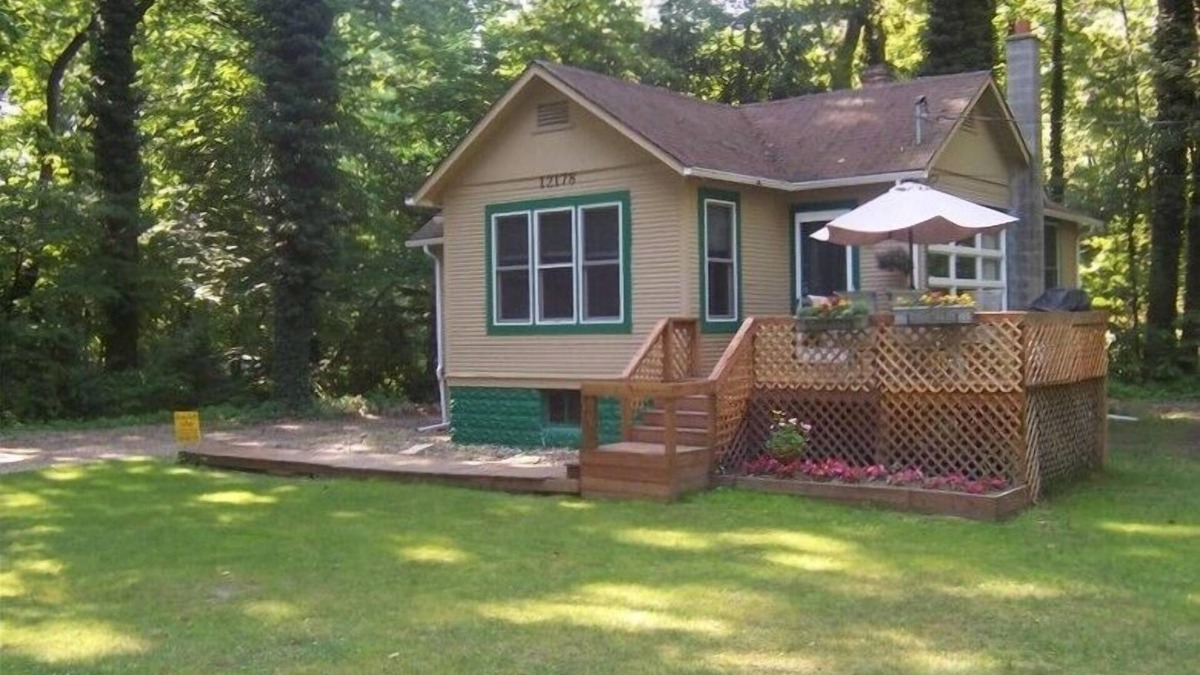 Sawyer House | Charming Cottage with Fire Pit Near Warren Dunes State Park