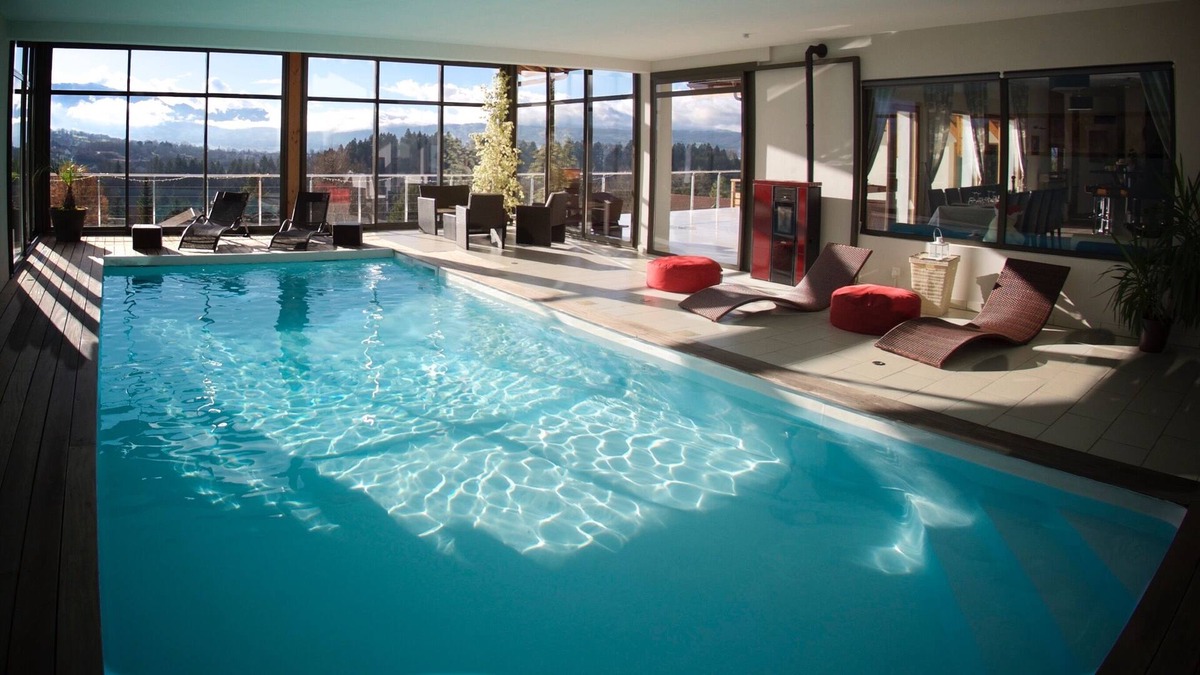 Fillinges Ski Chalet | charming cottage with indoor pool