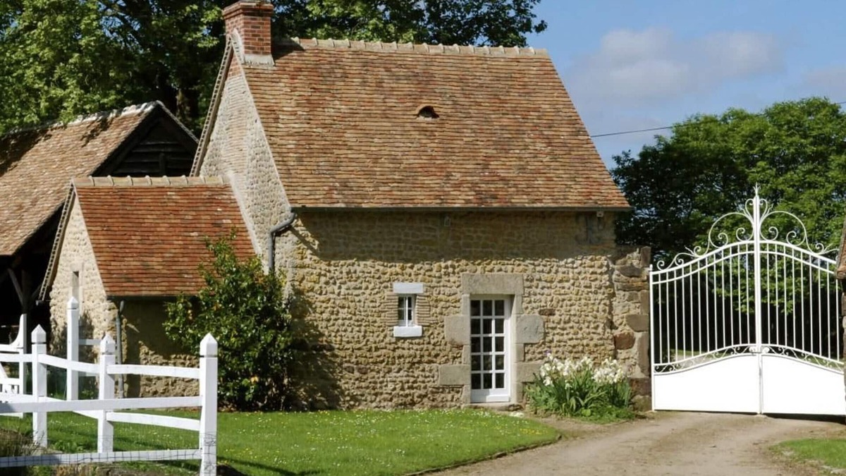 Maresche Cottage | Charming Cottage with Heated Pool, Tennis, and Game Room Near Le Mans
