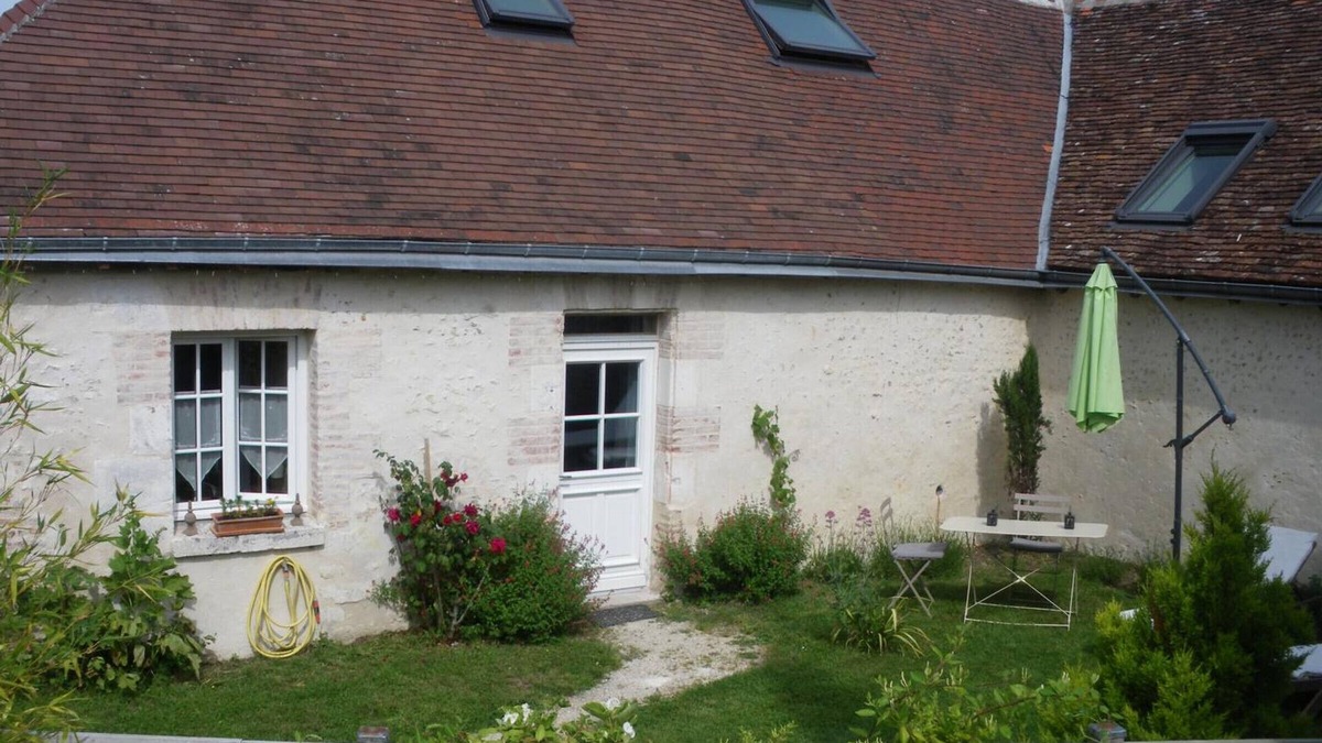 Monteaux Cottage | Charming Cottage with Private Garden, Near Loire Castles, Pet Friendly, Free Wi-Fi