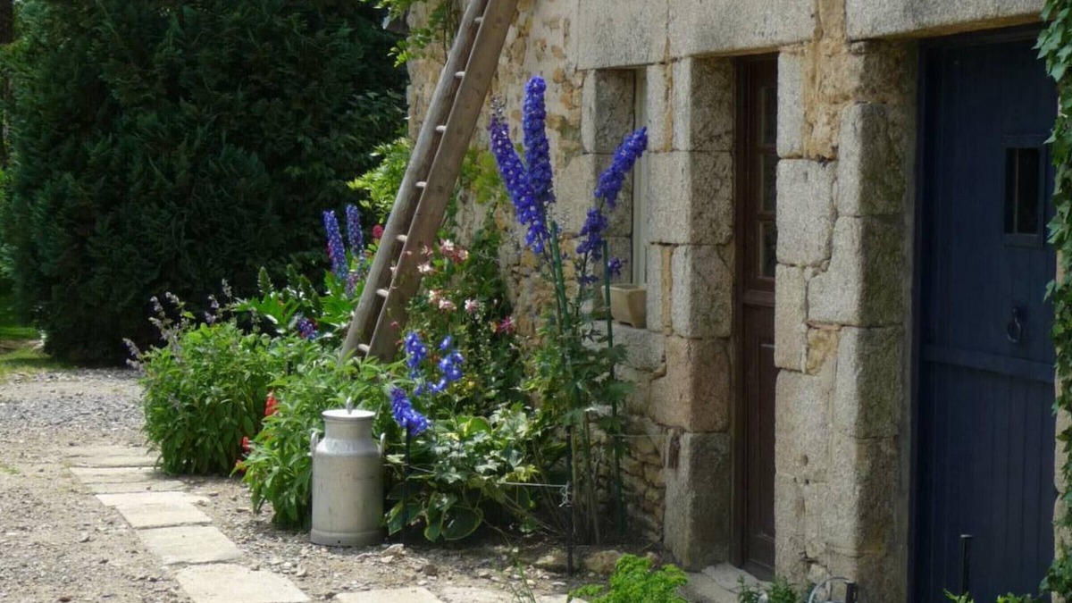 Forges Cottage | Charming Cottage with Garden, Stream, and Modern Amenities near Alençon
