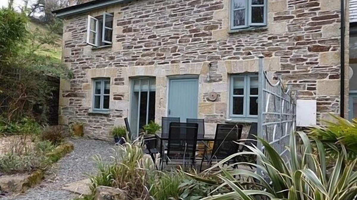 St Austell Cottage | Charming Cottage With Easy Access To The Eden Project, Lost Gardens Of Heligan
