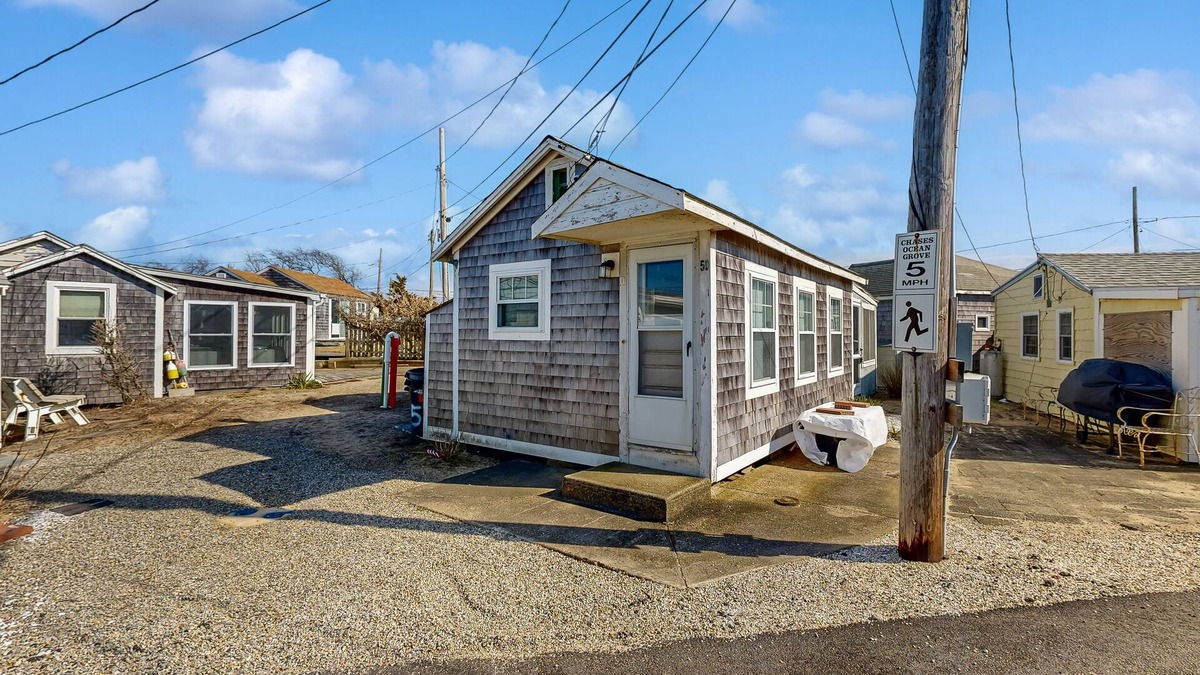 Dennis Port Cottage | Charming cottage with private beach, patio, & full kitchen - near golf & park