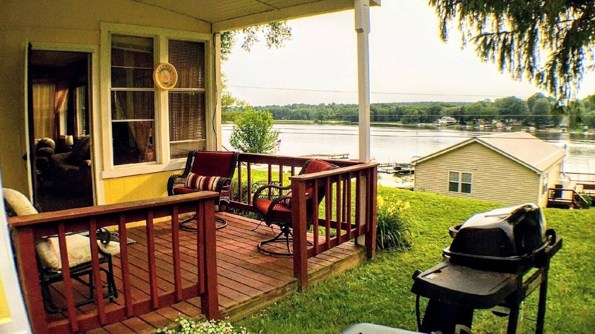 Wolcott Cottage | Charming Cottage with Stunning Bay Views & Water Access