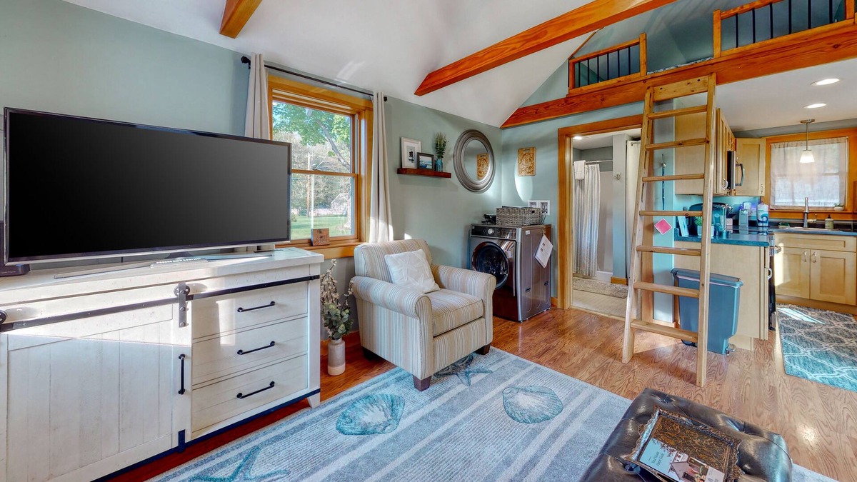 Kennebunk Cottage | Charming cottage with a fully-equipped kitchen, washer/dryer, WiFi & streaming