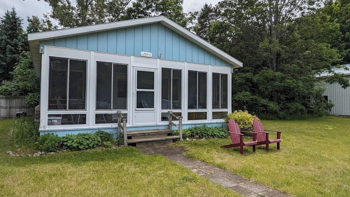 Northport House | Charming cottage with shared beachfront on Grand Traverse Bay near Northport.