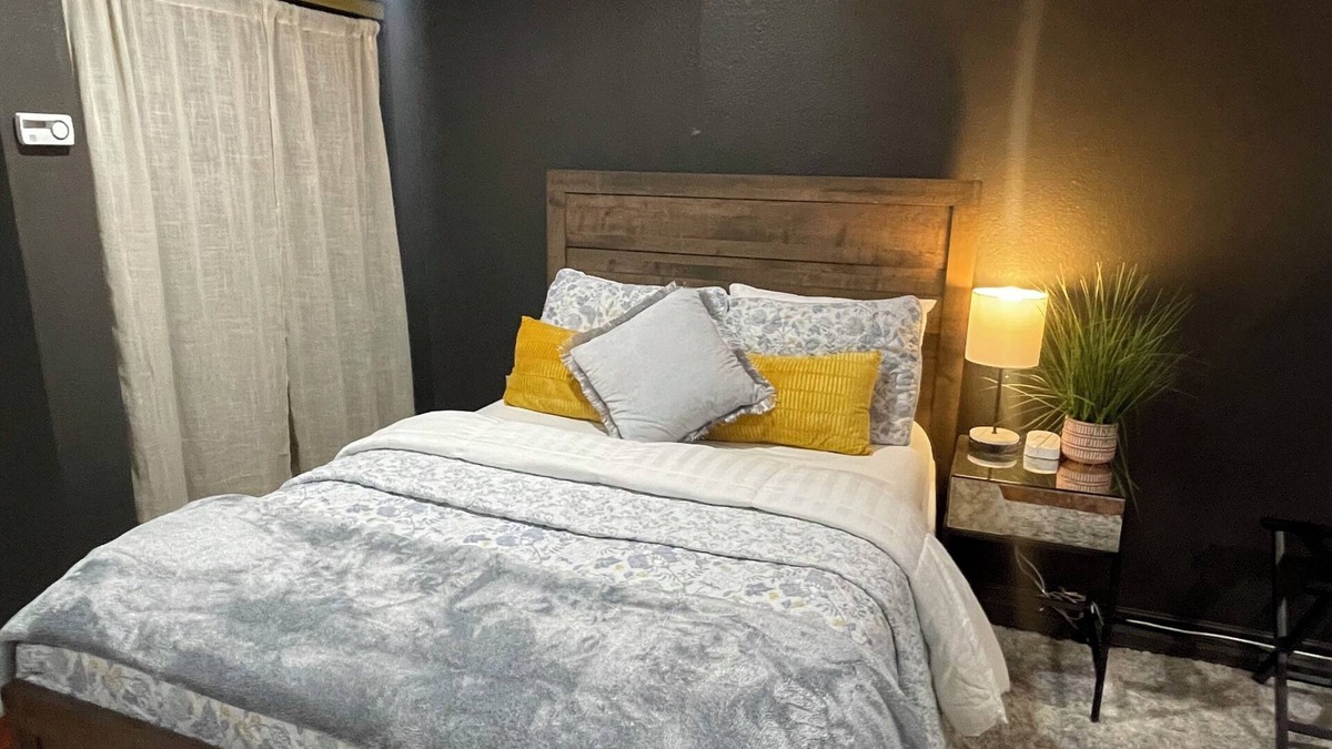 Willow Glen Cottage | Charming cottage with WiFi and Hot-tub in welcoming Willow Glen