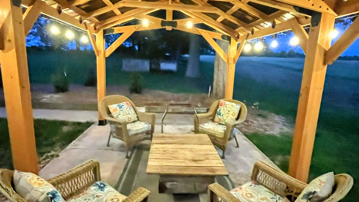 Stokes House | Charming Cottage- Yadkin River, Parks, Wineries and Winston-Salem in East Bend.