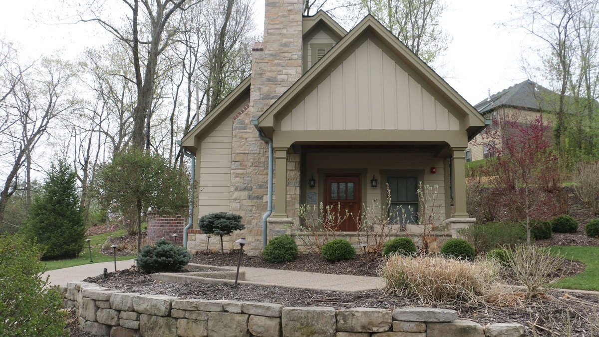 Saint Albans Cottage | Charming cottages located at wedding venue in St Albans Missouri