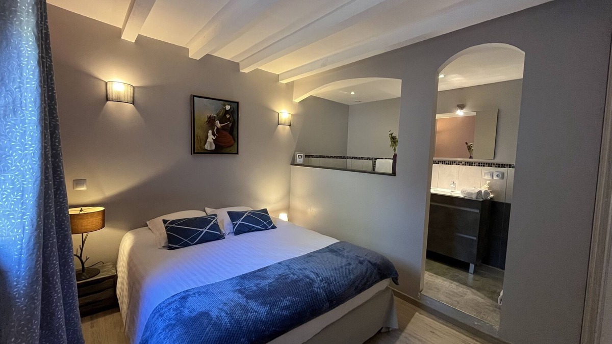 Les Brugassieres Apartment | Charming country house in the heart of the vineyards with outdoor Jacuzzi