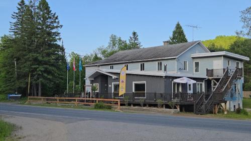 Sainte-Marguerite-du-Lac-Masson Cabin | Charming Country Retreat with Scenic Views for 1 - 12 guests