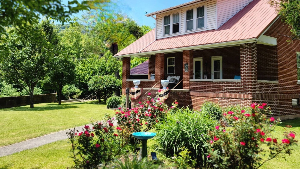 Webster Springs House | Charming Country Cape on the river