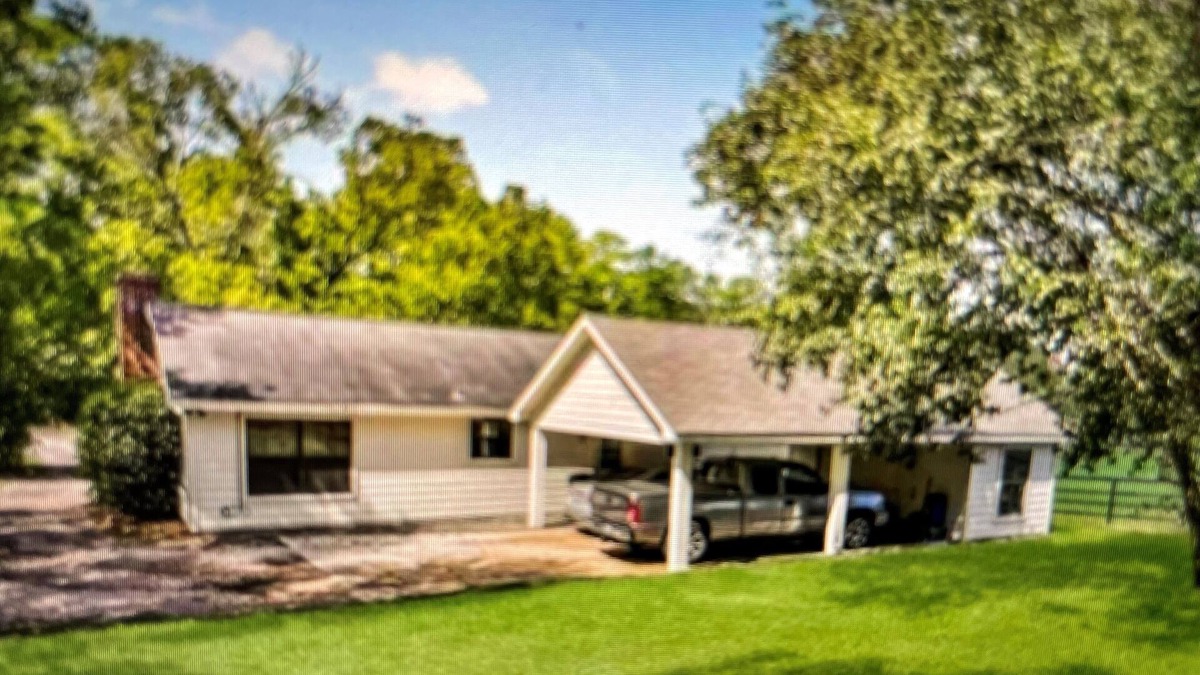 Keenan Cottage | Charming Country Bungalow; serene setting close to Lake Conroe & The Woodlands
