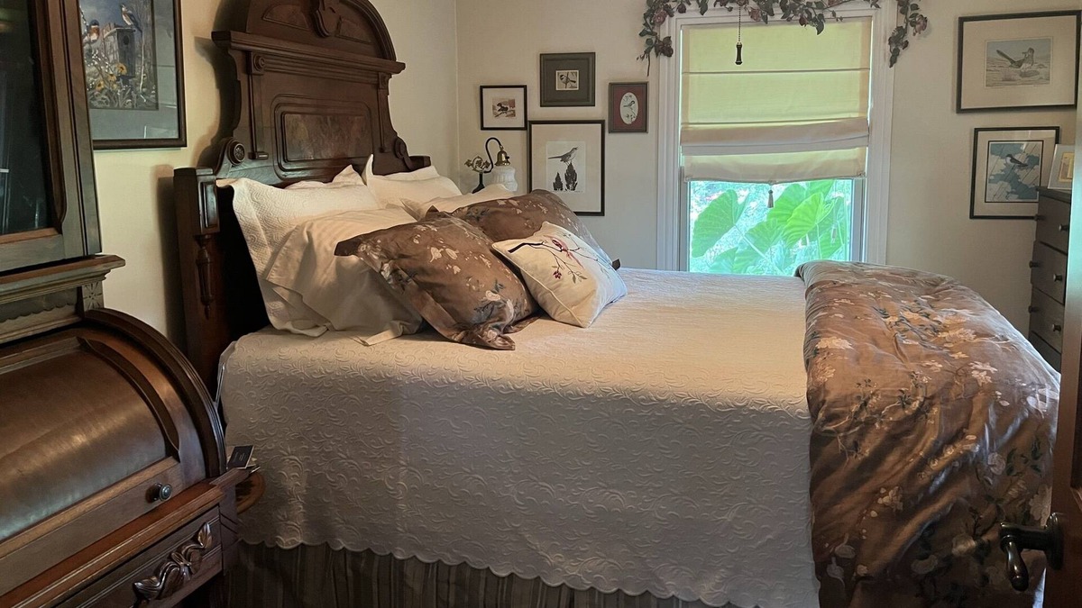 Muskogee Cottage | Charming Country Cottage - Amazingly Relaxing, Comforting