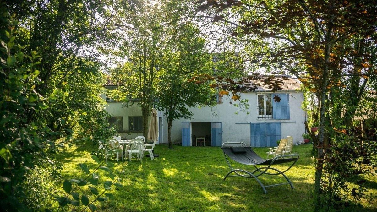 Remilly House | Charming country cottage with private access to the river