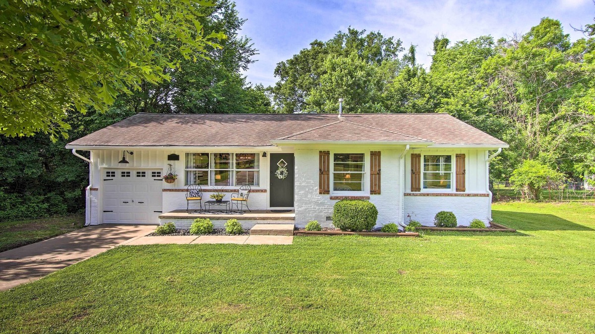 Tulsa House | Charming Country Cottage: 5 Mi to Downtown Tulsa!