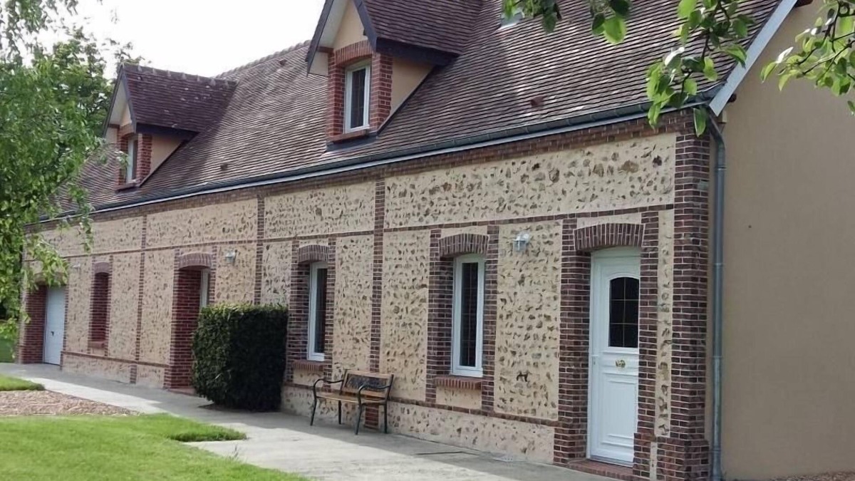 Happonvilliers Cottage | Charming Countryside Retreat: Spacious 2-Bed Gîte with Games, Bikes, and Outdoor Fun