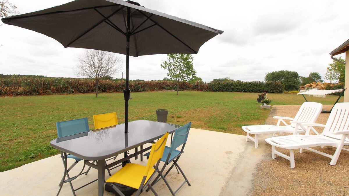 Nueil-sur-Layon Cottage | Charming Countryside Retreat with Spa - Near Vineyards and Castles