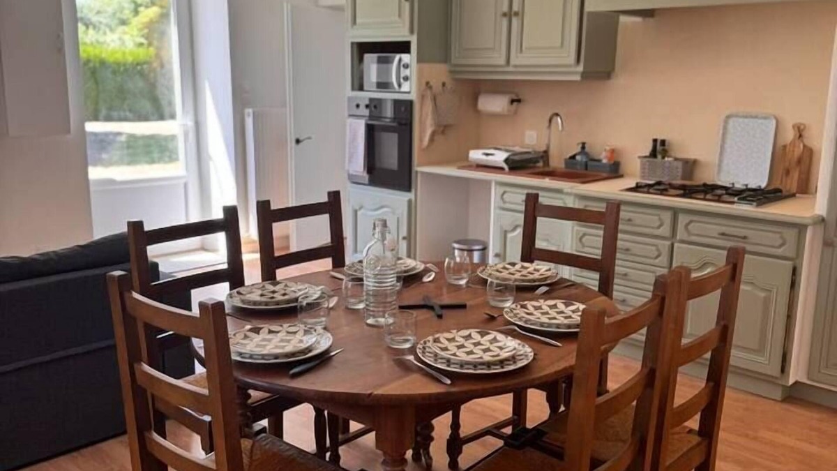 Montravers House | Charming country gite near Puy du Fou
