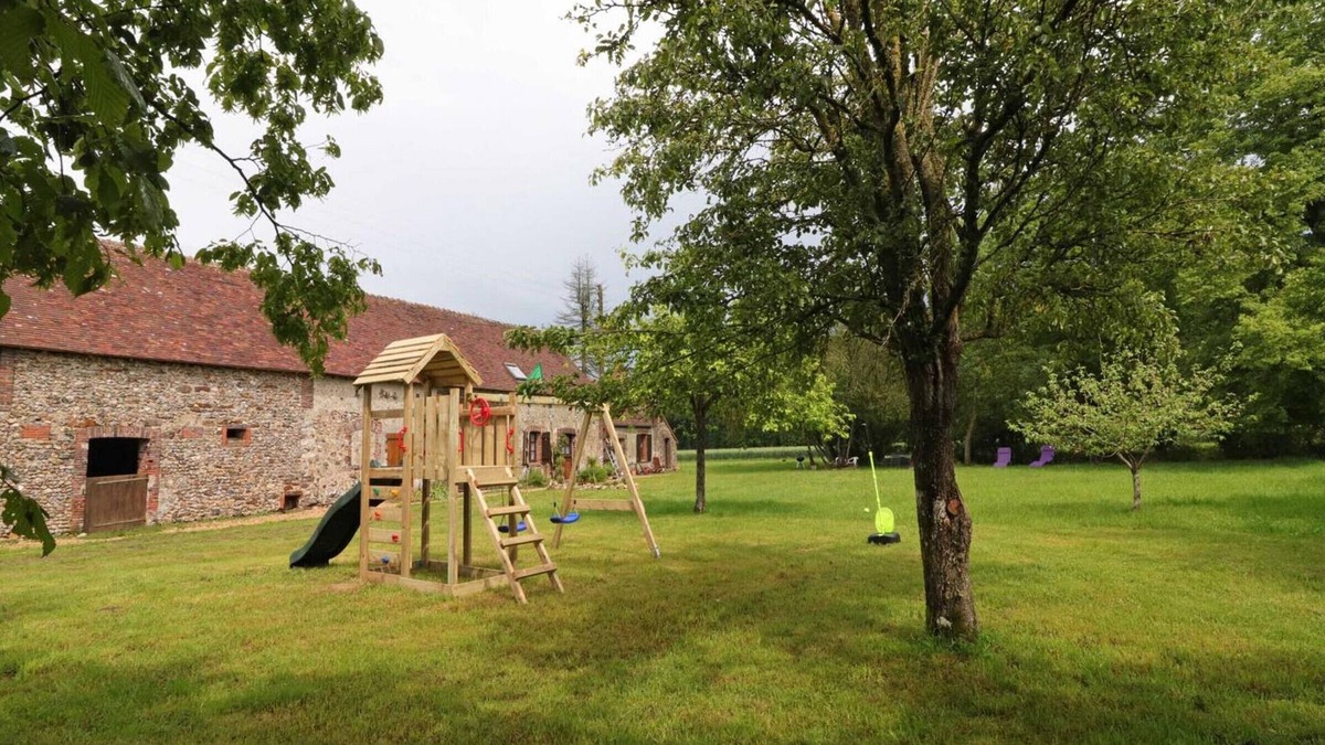 Bretoncelles Cottage | Charming Country House with Large Garden, Fireplace, and Modern Amenities