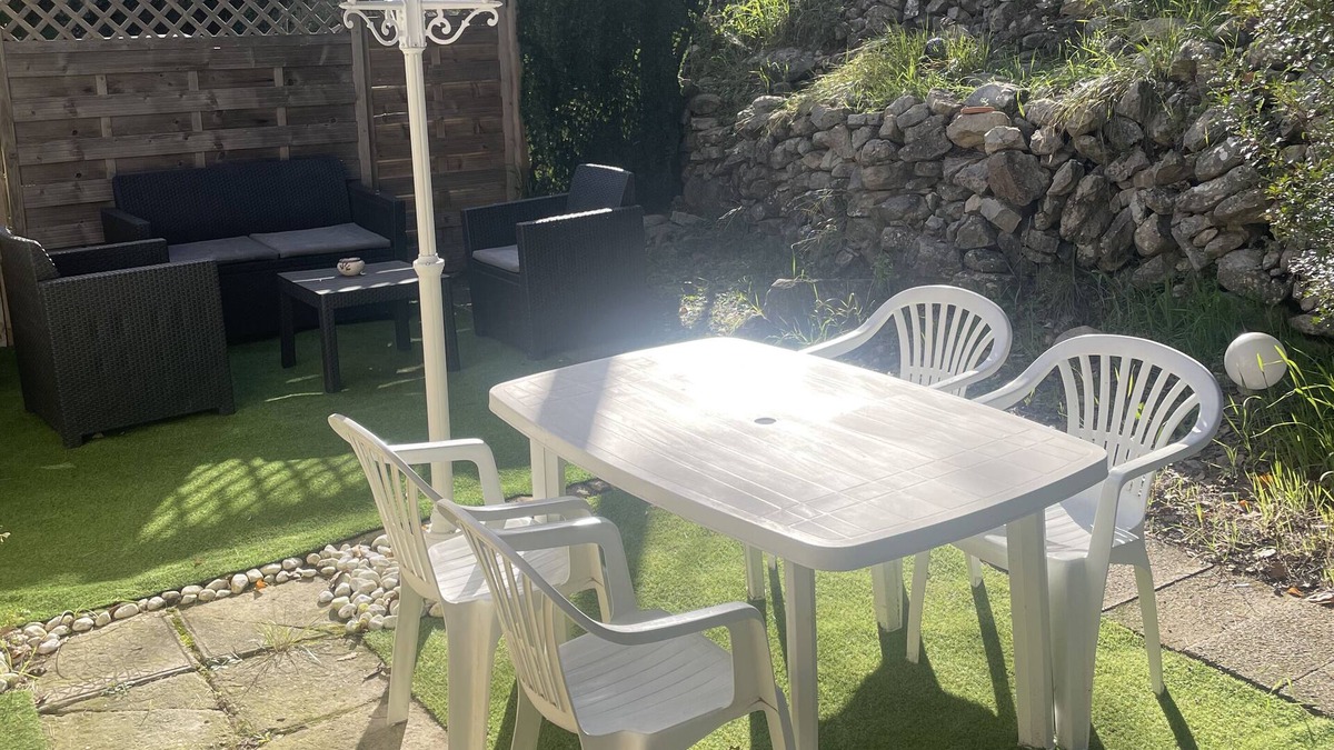 Le Beausset Apartment | Charming country house with private garden