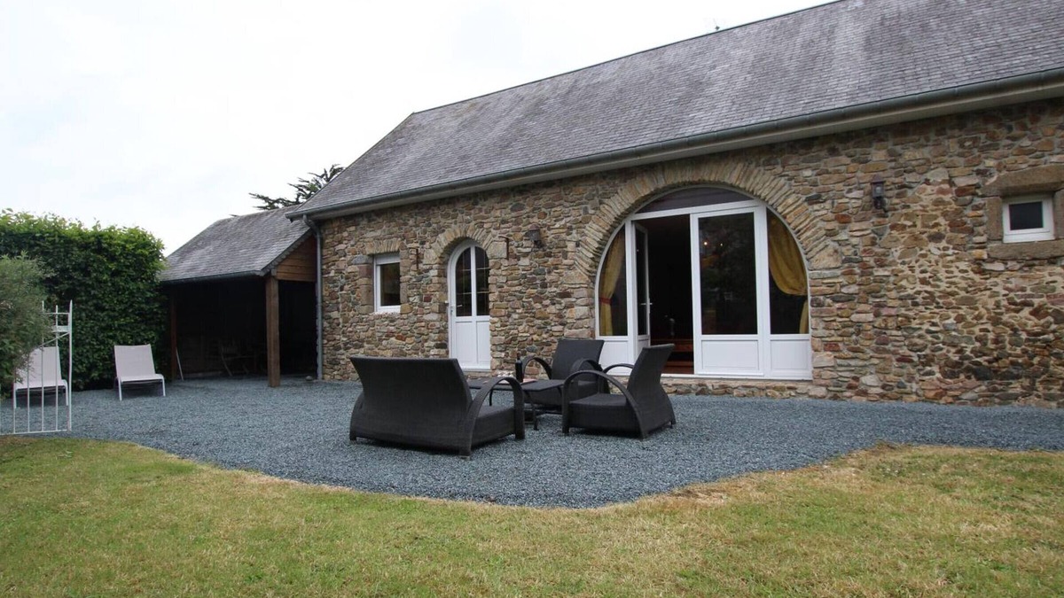 Montsurvent Cottage | Charming Country House: 3 BR, Garden, Near Beach, Pet-Friendly, WiFi Included