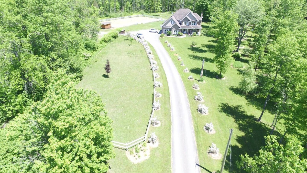 Cedarville House | Charming Country home across the road from Lake Memphremagog