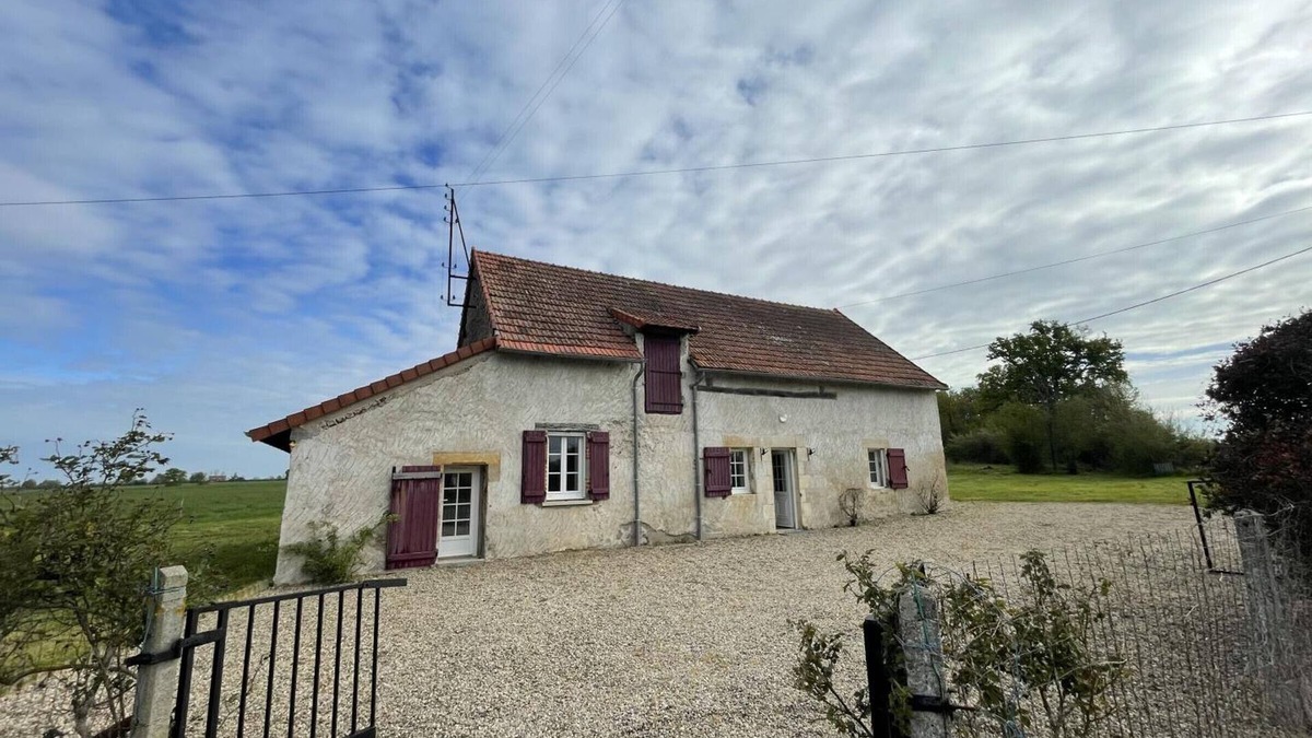 Trevol Cottage | Charming Country Home with Large Garden, BBQ, and Modern Comforts Near N7