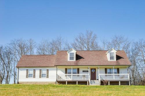 Kedron House | Charming Country Home with Deck - 20 Mi to Franklin