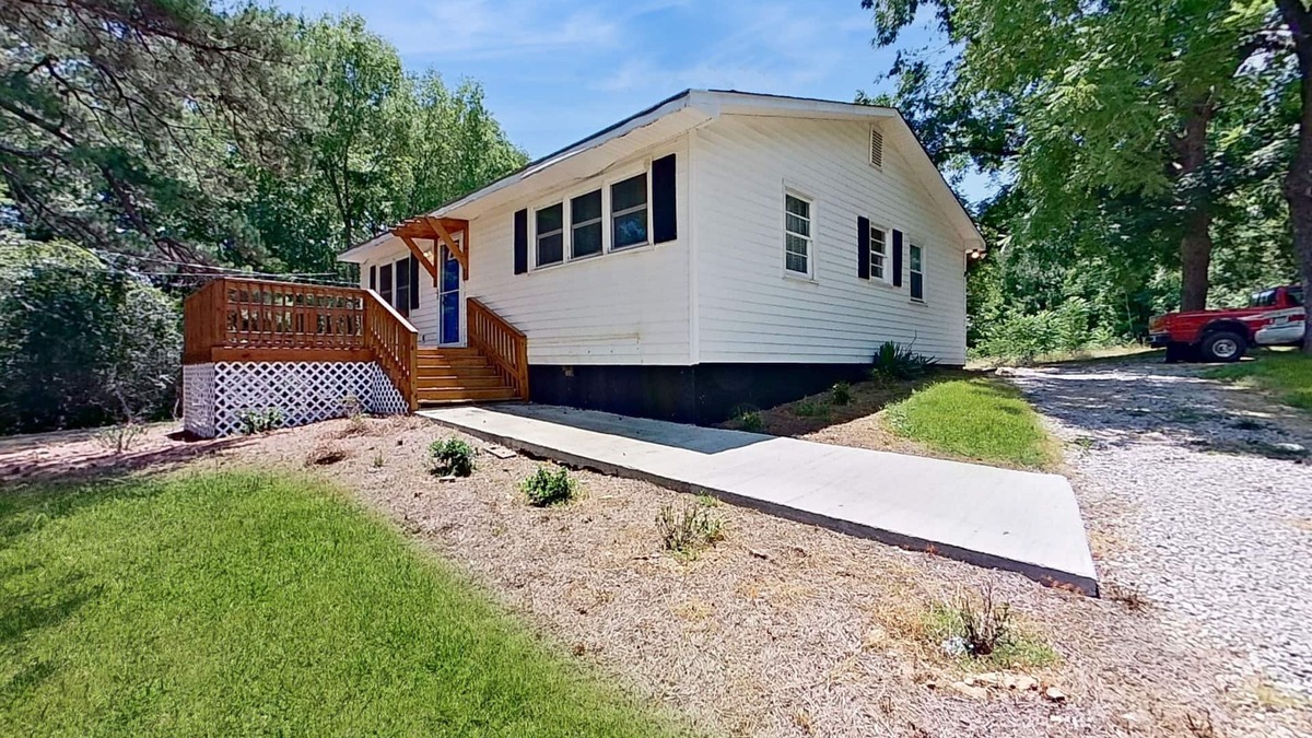 Macon House | Charming Country Home with Nature Trails and Modern Comforts