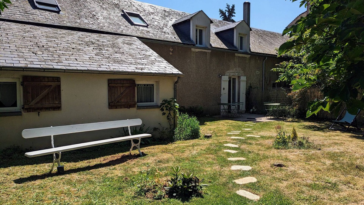 Audeville Cottage | Charming Country House between Paris & Orléans with Private Garden and Modern Amenities