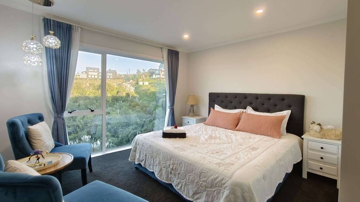 East Tamaki Heights House | Charming country house in beautiful Auckland