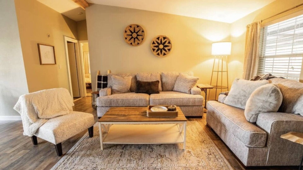 McKinney House | Charming Country Retreat w/hot tub-10 min from Downtown McKinney!