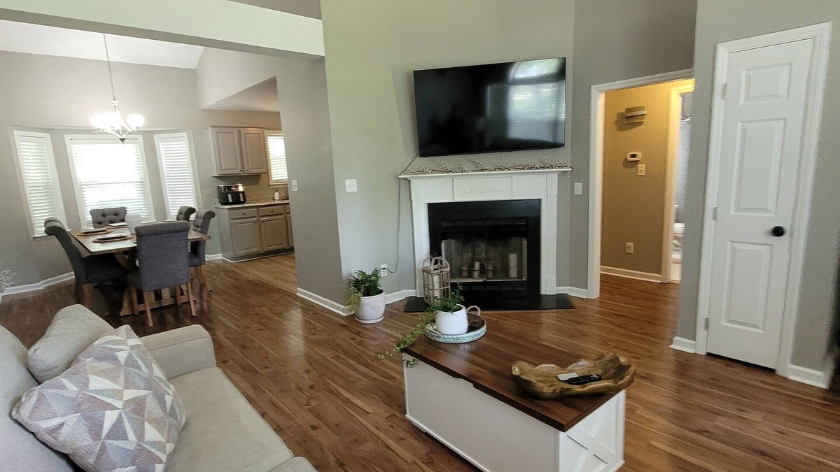 Clayton House | Charming country retreat!