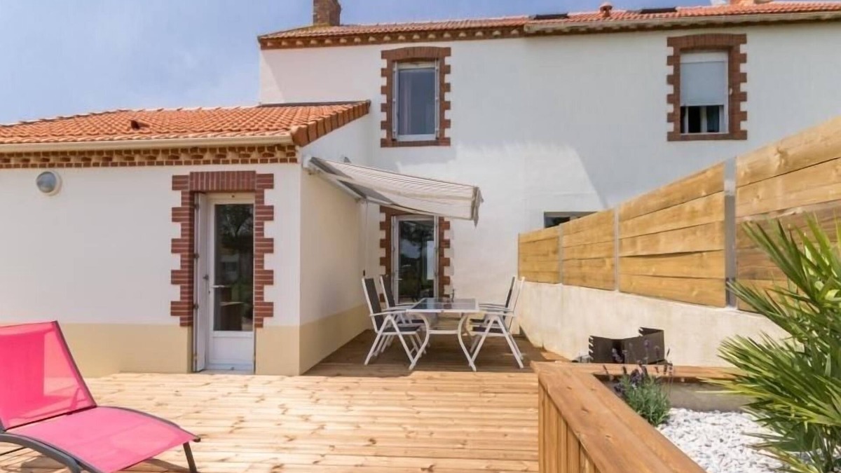 Saint Viaud Cottage | Charming Countryside Home near the Sea with Playground and Baby Gear
