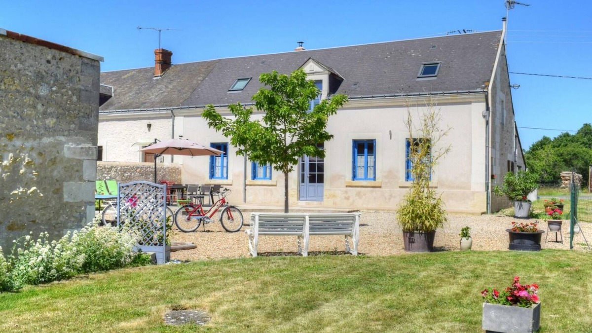 Sennevieres Cottage | Charming Countryside Retreat near Historic Villages & Loire Castles, with Modern Amenities