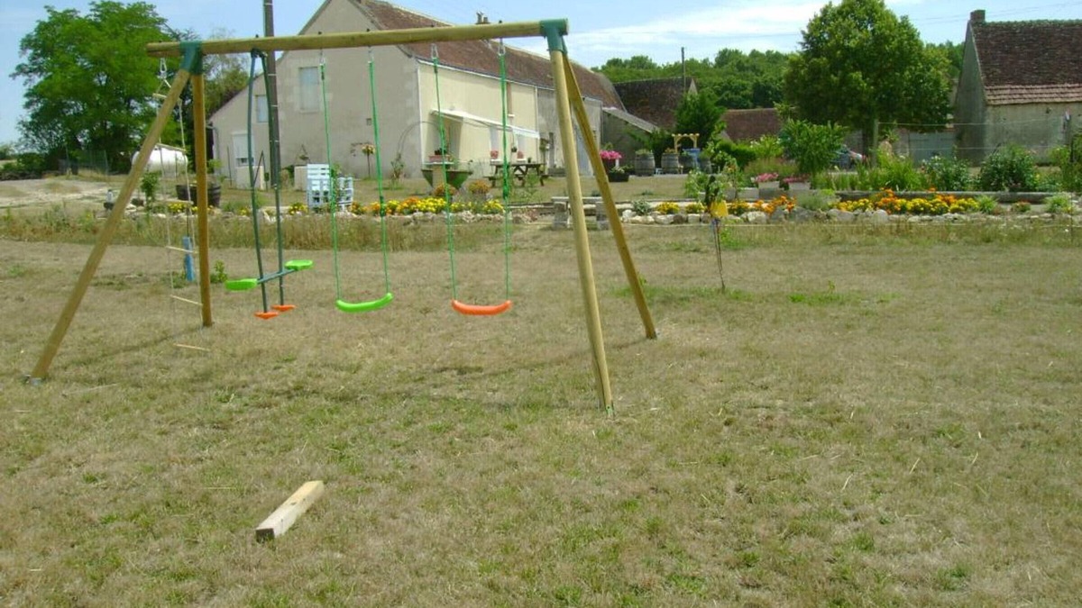 Chedigny Cottage | Charming Countryside Cottage Near Touraine's Top Sights with Garden and Modern Amenities